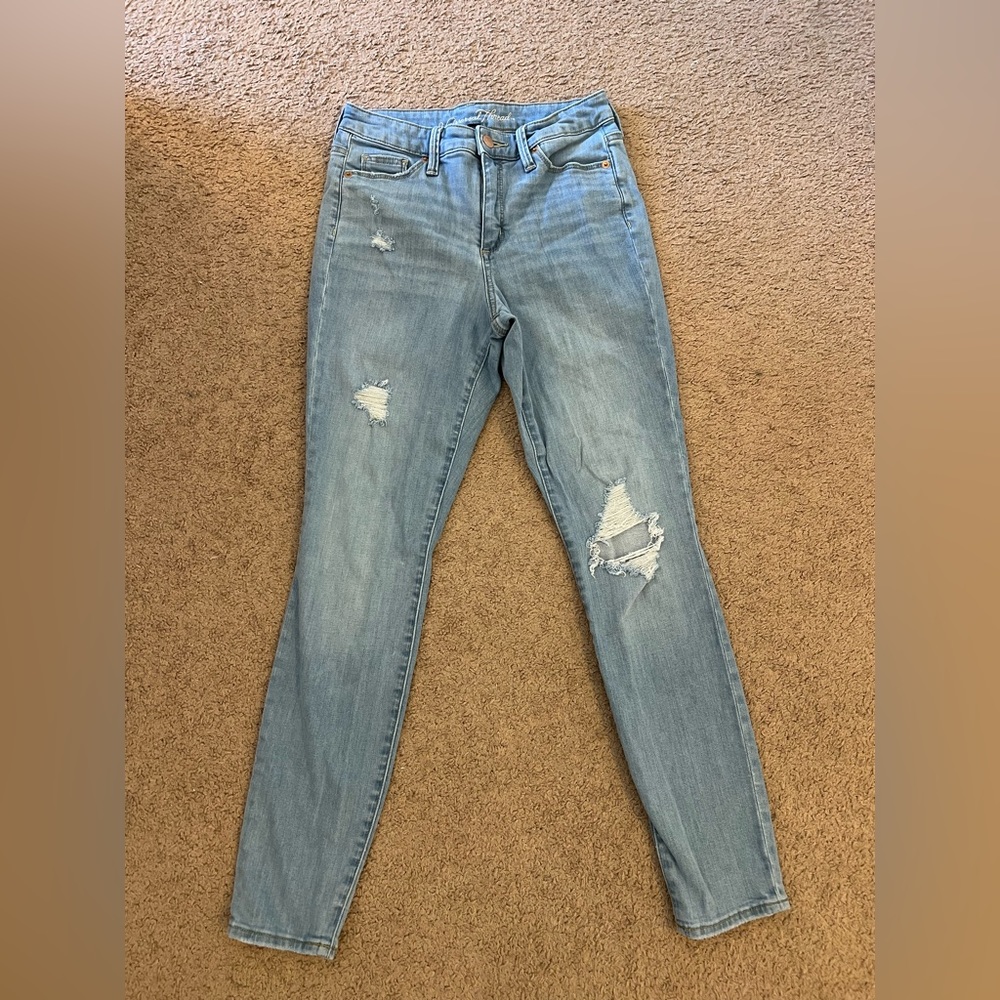 Universal Thread straight leg jeans. Size 2/26R.